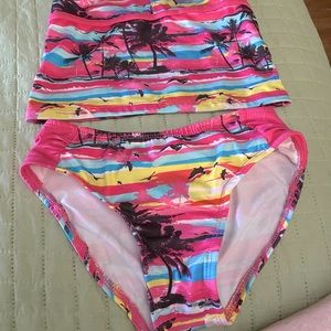 Child’s 2 piece bathing suit. Sz XS (4/5).